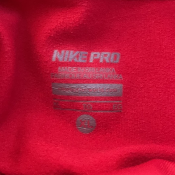 Woman’s Nike pro training sweater. Size XL - Picture 5 of 6